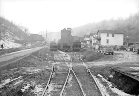 Scott's Run, West Virginia. Pursglove Nos. 3 and 4 - Another view of Pursglove Mines Nos. 3 and 4,