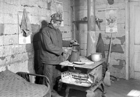 Scott's Run, West Virginia. Employed bachelor at home in Sessa Hill - This scene is typical of