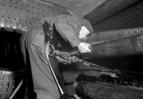 Eddystone, Pennsylvania - Railroad parts. Baldwin Locomotive Works. Boilermaker tapping for