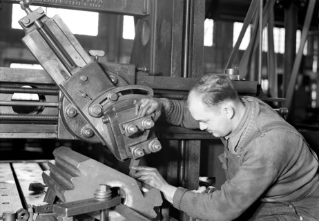 Eddystone, Pennsylvania - Railroad parts. Baldwin Locomotive Works. Tool-builder bushing for an