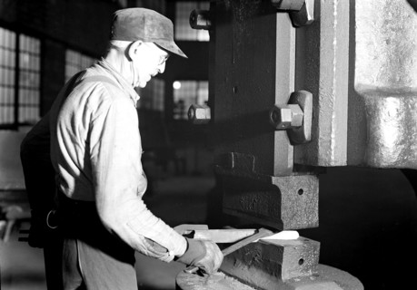 Eddystone, Pennsylvania - Railroad parts. Baldwin Locomotive Works. Blacksmith forging and
