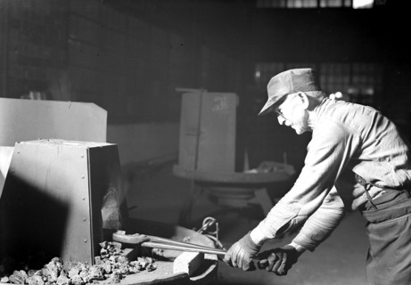 Eddystone, Pennsylvania - Railroad parts. Baldwin Locomotive Works. Blacksmith forging and