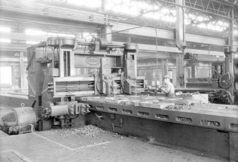 Eddystone, Pennsylvania - Railroad parts. Baldwin Locomotive Works. [Man working at machinery.],