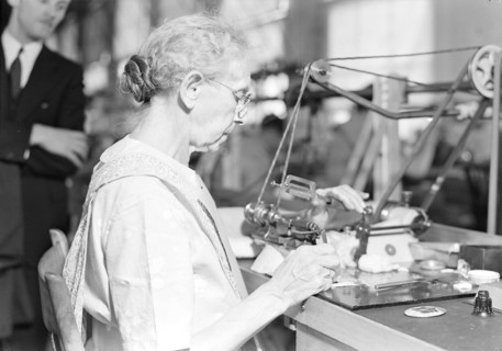 Lancaster, Pennsylvania - Hamilton Watch. Operation - polishing machine - machine is called wig-wag