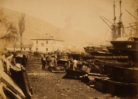 Landing place, Ordnance Wharf, Balaklava, Genoese Castle, Crimean War, 1853-1856, Roger Fenton