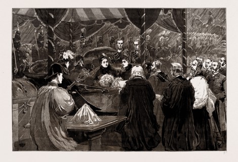 THE VISIT OF THE QUEEN TO LIVERPOOL, UK, 1886: THE RECORDER READING THE CORPORATION ADDRESS OUTSIDE