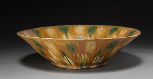 Bowl, 800s-900s. Iraq or Iran, 9th-10th Century. Earthenware with underglaze-painted and incised