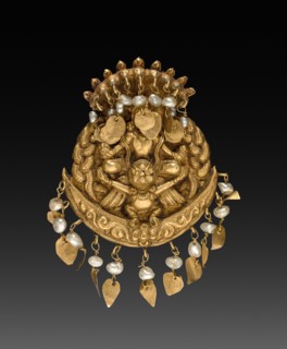 Earring with Four-Armed Vishnu Riding Garuda with Nagas (serpent divinities), 1600s or 1700s.