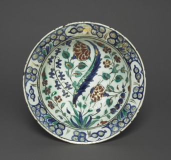 Gilded Dish with Flowers and Leaves, c. 1590. Turkey, Iznik, Ottoman Period, late 16th century.