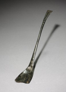 Spoon with Fish-Tail Design, 918-1392. Korea, Goryeo period (918-1392). Silver bronze; overall: 29