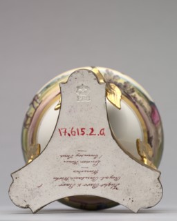 Urn, c. 1815. Flight, Barr and Barr (British). Artificial porcelain; overall: 18.6 x 11.4 cm (7