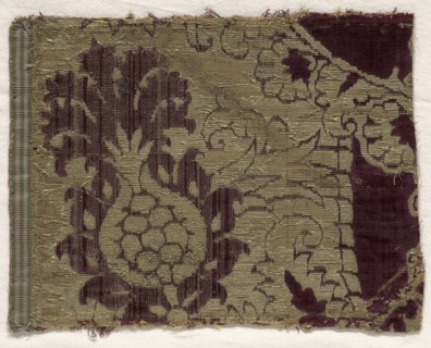 Velvet Fragment, 15th century. Spain, 15th century. Velvet (cut, uncut and brocaded); silk and gold