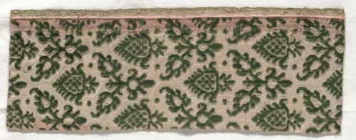 Velvet Fragment, 1500s. Italy, 16th century. Velvet (cut and uncut); silk; overall: 29 x 10.7 cm