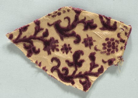 Velvet Fragment, early 1600s. Italy, early 17th century. Velvet; overall: 10 x 13.5 cm (3 15/16 x 5
