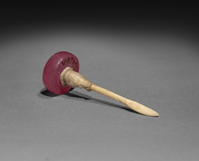 Snuff Bottle (stopper), 1644-1912. China, Qing dynasty (1644-1911). Glass; overall: 7.7 cm (3 1/16