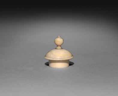 Snuff Bottle (stopper), 1644-1912. China, Qing dynasty (1644-1911). Glass; overall: 7 cm (2 3/4 in