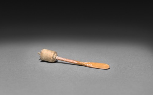 Snuff Bottle (stopper), 1644-1912. China, Qing dynasty (1644-1911). Glass; overall: 5.8 cm (2 5/16