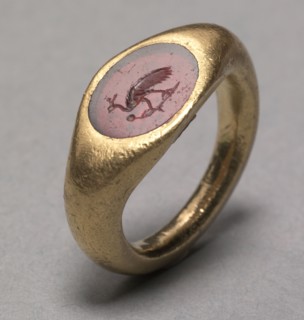 Peacock Ring, 1-200. Parthian, Iran, Seleucia, 1st-2nd Century. Gold and chalcedony; diameter: 1.8