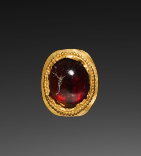 Garnet, 1-200. Parthian, 1st-2nd Century. Gold and garnet; overall: 0.3 x 0.8 x 0.9 cm (1/8 x 5/16