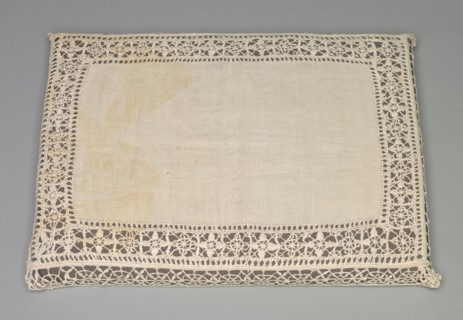 Needlepoint (Reticella) and Bobbin Lace Pillow Case, 17th-18th century. Italy, Genoa, 17th-18th