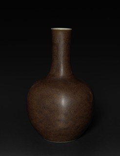 Vase, 1736-1795. China, Qing dynasty (1644-1911), Qianlong reign (1735-1795). Porcelain; overall: