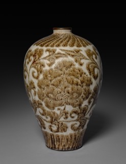 Meiping Vase:  Cizhou Ware, 1100s. China, Northern Song dynasty (960-1127). Buff stoneware with