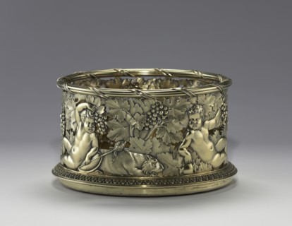 Decanter Stand, 1814. Paul Storr (British, 1771-1844). Silver gilt; diameter: 8.3 x 13.7 cm (3 1/4