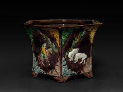 Cachepot, 1662-1722. China, Qing dynasty (1644-1912), Kangxi reign (1661-1722). Porcelain; overall:
