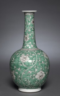 Bottle Vase with Floral Scrolls, 1662-1722. China, Qing dynasty (1644-1912), Kangxi reign