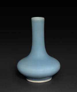 Bottle-Shaped Vase, 1661-1722. China, Qing dynasty (1644-1911), Kangxi reign (1661-1722).