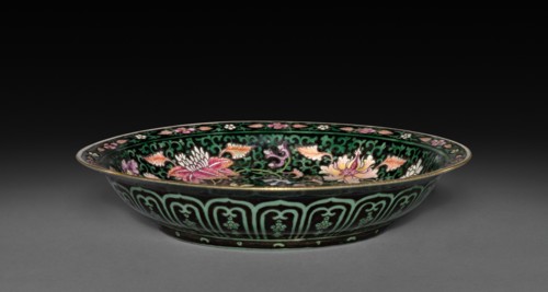 Dish, 1736-1795. China, Qing dynasty (1644-1912), Qianlong reign (1735-1795). Porcelain with