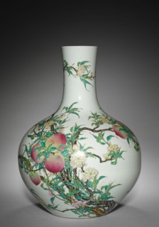 Vase with Peaches, 1736-1795. China, Jiangxi province, Jingdezhen, Qing dynasty (1644-1911),