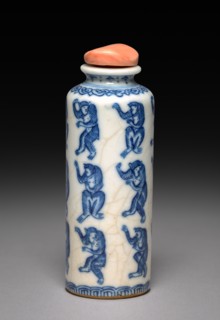 Snuff Bottle with Stopper, 1723-1735. China, Jiangxi province, Jingdezhen kilns, Qing dynasty