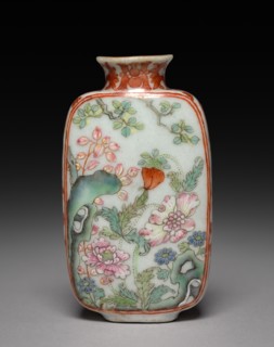 Snuff Bottle with Stopper, 1736-1795. China, Qing dynasty (1644-1912), Qianlong reign (1735-1795).