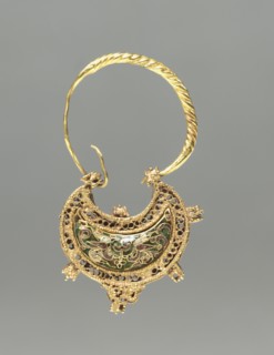 Crescent-Shaped Earring, 1000-1100. Byzantium, Constantinople?, Byzantine period, 11th century.