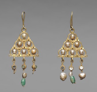 Earring (one of a pair), 600s. Byzantium, early Byzantine period, 7th century. Gold, pearls, glass,