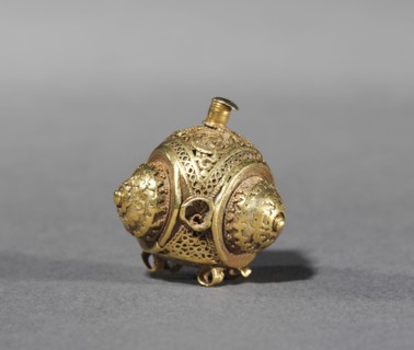 Button, 900s-1000s. Iran, 10th-11th century. Gold; diameter: 2.4 cm (15/16 in.).