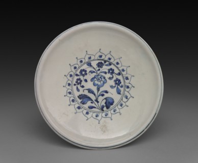 Plate, 1575-1587. Italy, 16th century. Soft-paste porcelain (called Medici porcelain); diameter: 28