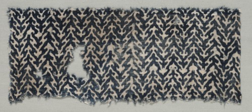 Fragment, 1100s - 1300s. India, 12th-14th century. Plain cloth, resist dyed; cotton; overall: 11.2