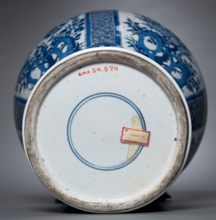 Vase with Cover, 1662- 1722. China, Jiangxi province, Jingdezhen kilns, Qing dynasty (1644-1912),