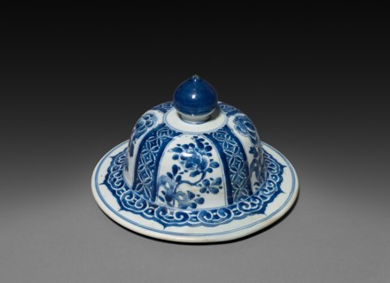 Vase with Cover (lid), Qing dynasty (1644-1912), Kangxi reign (1661-1722). China, Jiangxi province,