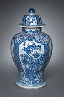 Vase with Cover, Qing dynasty (1644-1912), Kangxi reign (1661-1722). China, Jiangxi province,