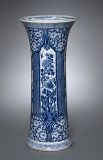 Vase, Qing dynasty (1644-1912), Kangxi reign (1661-1722). China, Jiangxi province, Jingdezhen
