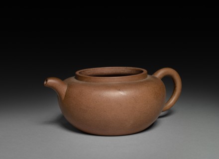 Teapot: Yixing ware, 1644-1911. China, Qing dynasty (1644-1911). Stoneware; diameter: 12.8 cm (5