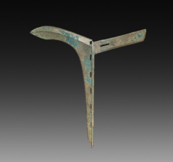 K'o, Zhou dynasty (1045-256 BC). China, Zhou dynasty (c. 1046-256 BC). Bronze; overall: 35.6 cm (14
