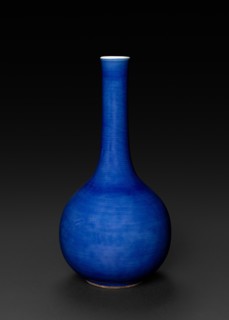 Bottle Vase, 1662-1722. China, Qing dynasty (1644-1912), Kangxi reign (1661-1722). Porcelain;