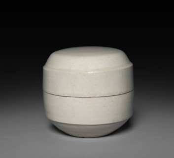 Covered Box: Ding ware, 1000s-1100s. China, Hebei province, Ch'ü-yand District, Northern Song