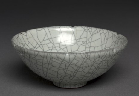 Sunflower Bowl: Guan ware, Southern Song dynasty (1127-1279). China, Southern Song dynasty