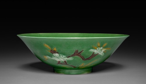 Bowl with Sprays of Flowers, 1662-1722. China, Jiangxi province, Jingdezhen kilns, Qing dynasty