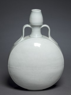 Gourd Flask with Floral Medallion, 1403-1424. China, Jiangxi province, Jingdezhen, Ming dynasty
